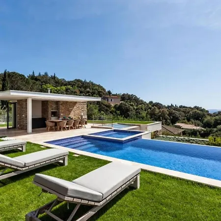 Beautiful House With Sea View In